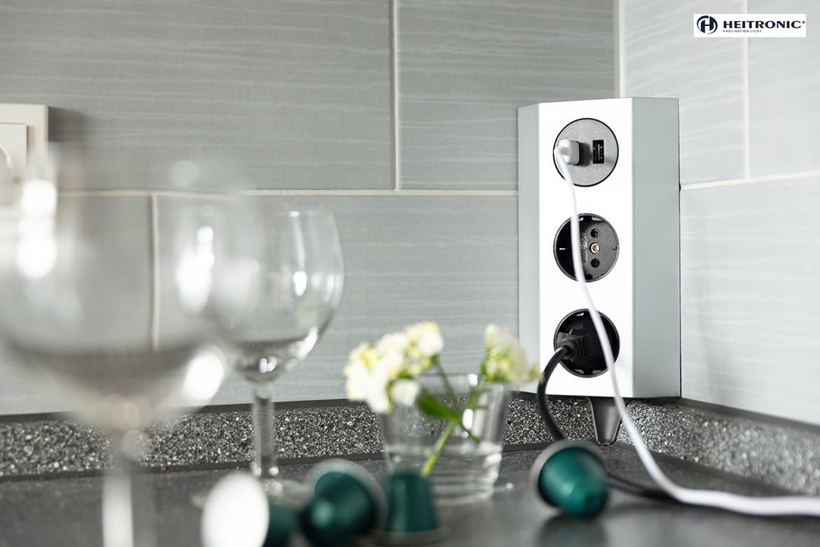 HEITRONIC Contactdoos SALERNO 2-voudig, met USB-aansluiting, zilver, wit HEITRONIC Contactdoos SALERNO 2-voudig, met USB-aansluiting, zilver, wit