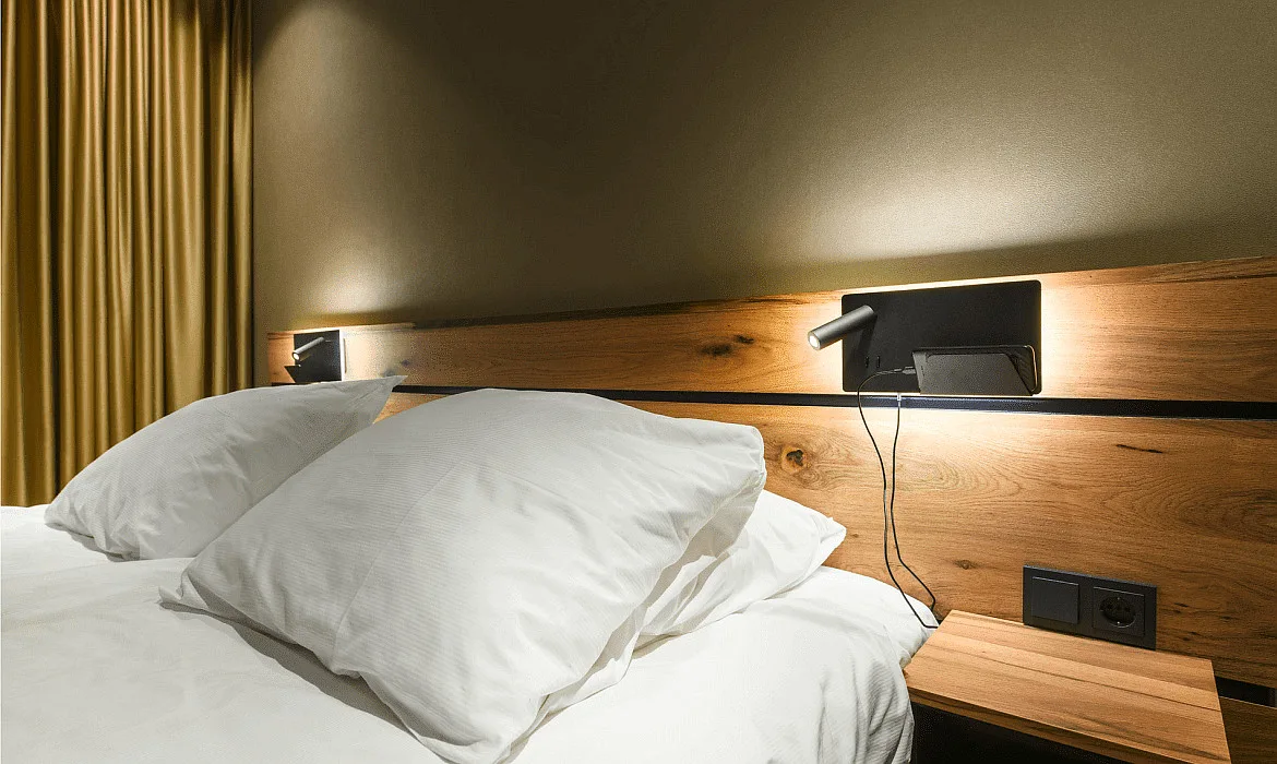 SLV Wandarmatuur SOMNILA SPOT INDOOR met USB-Aansluiting, links, zwart SLV Wandarmatuur SOMNILA SPOT INDOOR met USB-Aansluiting, links, zwart