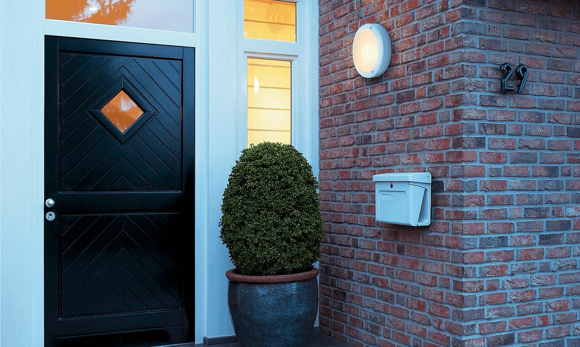 SLV Wandarmatuur voor buitenshuis BULAN rond E14 IP44, wit SLV Wandarmatuur voor buitenshuis BULAN rond E14 IP44, wit