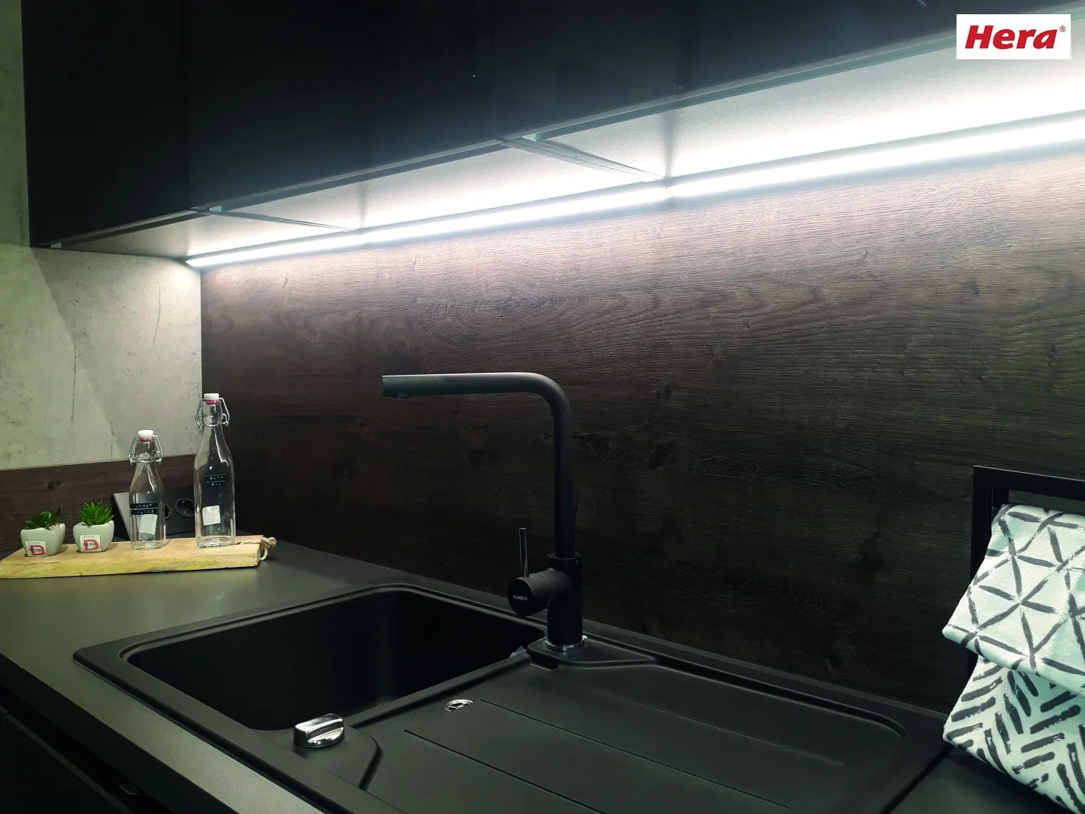 Hera Onderbouwarmatuur LED MODULITE F - HVLCS met schakelaar IP20, aluminium 5W 475lm 3000K 120° 120° CRI 90-100 30cm Hera Onderbouwarmatuur LED MODULITE F - HVLCS met schakelaar IP20, aluminium 5W 475lm 3000K 120° 120° CRI 90-100 30cm