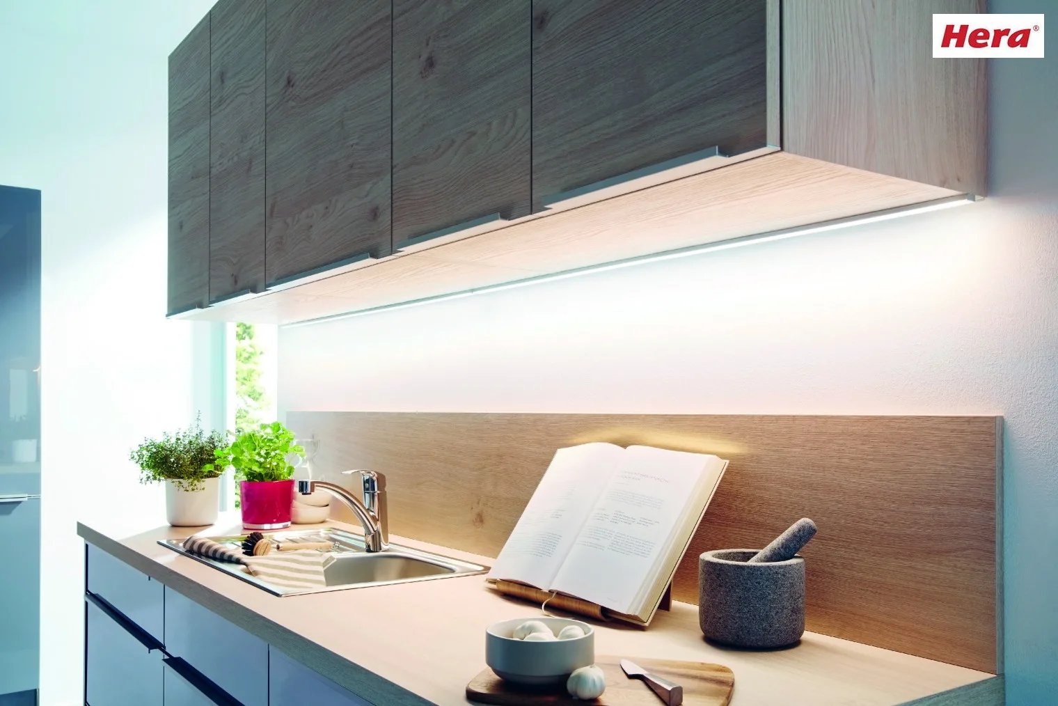 Hera Flat LED under-cabinet luminaire LED Top-Stick FMT with touch dimmer, IP20, CRi> 95, LED24 connection, 60cm, 10W 3000K Hera Flat LED under-cabinet luminaire LED Top-Stick FMT with touch dimmer, IP20, CRi> 95, LED24 connection, 60cm, 10W 3000K